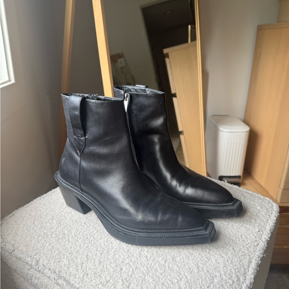 Zara black zip up boot, EU 39, gently used, good condition